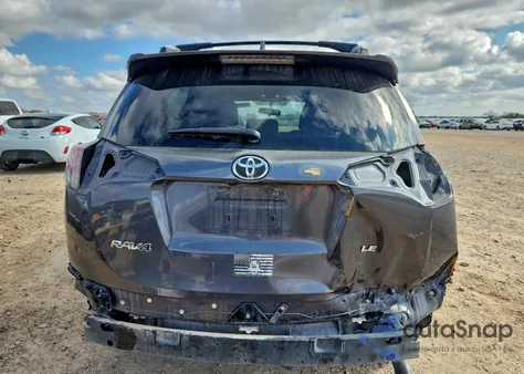 2016 Toyota Rav4 Le z USA, uszkodzony, nr VIN 2T3ZFREV7GW245575